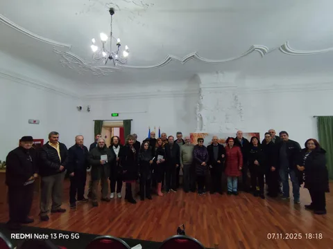 Vineri, 7 noiembrie 2025 – lansarea de carte a poetului Dumitru Tuhuţ (“Broderii de ceaţă, vitralii senine”, Editura Castrum de Thymes, Giroc – jud. Timiş, 2025) — fotografia 4